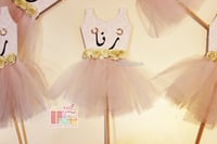 توزيعات حلق على شكل فستان