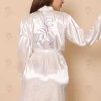 روب عروس لون كريمي أطراف ريش