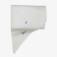 شماغ ديور أبيض