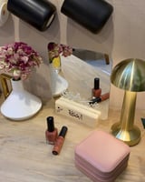 مرايا طاولات ومداخل بالاسم