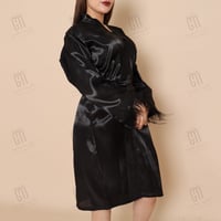 روب عروس لون أسود أطراف ريش