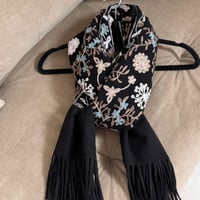 شال كشميري صوف مطرز لون اسود