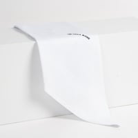 شماغ أبيض فلا روزW