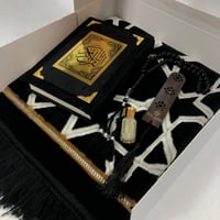 بوكس سجاد صلاه رجالي اسود نقش ذهبي