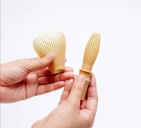 فرشاة خفق الماتشا- بلاستك