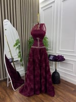 فستان سهره صدريه تل مطرزه وتنوره مزينه بورق الورد