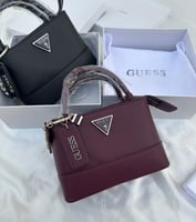 شنـط GUESS هاي كـوالتي درجه اولى مع الملحقات