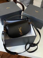 شنـط سان لوران هاي كـوالتي درجه اولى مع الملحقات