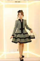 فستان بناتي يتكون من 3قطع فستان +شنتا+ شباصه/مدة ا...