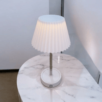 مصباح طاوله بطاريه شحن ويعمل باللمس ليد لون اصفر ش...