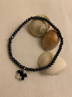 خلخال أسود بتعليقة شجرة