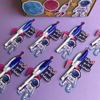 أقلام أجيالنا نحو الفضاء