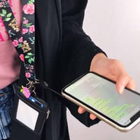 تعليقة وردة