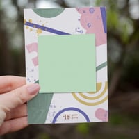 ورق ملاحظات لاصقة