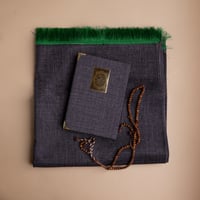 مصحف وسجادة