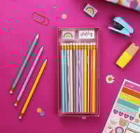 مجموعة ( اقلام رصاص بعبارات جميلة مع ممحاك ومبراه...