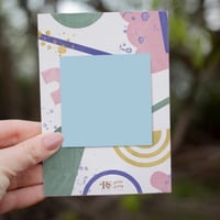 ورق ملاحظات لاصقة