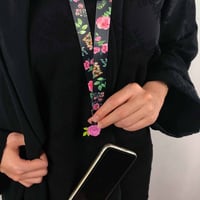 تعليقة وردة