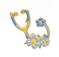 بروش سماعة طبية زرقاء