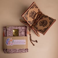 مصحف وسجادة