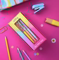 مجموعة من ( 3 اقلام حبر باللون الاسود )