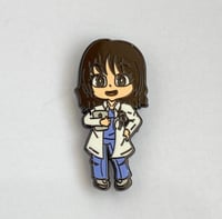 بروش شخصية طبيبة أزرق