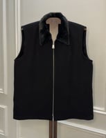 سديري اسود قلابي من داخل فرو "جوخ"