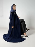 عباية مخمل مرصّع بالكريستال