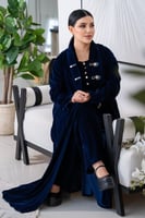 عباية مخمل كحلي فاخرة – هوك كلاسيكي ذهبي