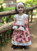 فستان بناتي شالكي بالدانتيل – إطلالة رمضان الناعمة