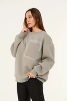 بلوفر الجيب الامامي بتصميم ناعم وانيق