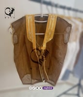 بشت استقبال مع تطريز بالاسم