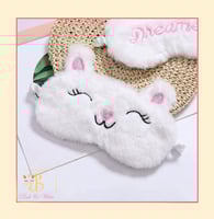 غطاء العين شكل قط