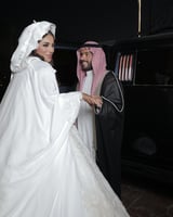 عبايه العروس دانتيل الاكمام و الرأس