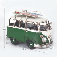 تحفة سيارة معدنية