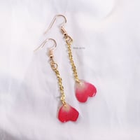 red petals اقراط