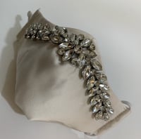 كمامة بكريستال بالوان متنوعة - evening mask