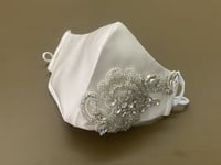 كمامة او وايت سكري فاتح سهرة مطرزة بالخرز الفضي