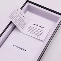 شماغ جيفنشي كلاسيك ابيض الاصدار الجديد