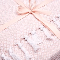 لحاف خفيف (شال) Levi وردي فاتح