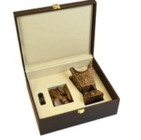 علبة جلد فاخرة مع هدية جزيرة العود ( مبخرة + دهن ف...