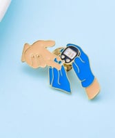 دبوس تعريفي لمستخدمين جهاز قياس السكر