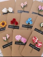 بطاقة اهداء.. عبارة الاهداء تواصل معنا واتس اب