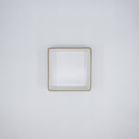 طبق ابيض مطفي