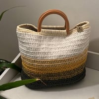 شنطة يد درجات البني