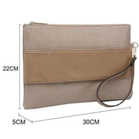 شنطة يد باوتش جلد محبب عودي 30 * 22 سم