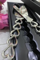 طقم سكاكين وشيالة فضية بتصميم قلوب فاخرة