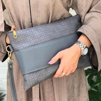 شنطة يد باوتش جلد محبب رمادي 30 * 22 سم