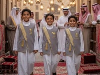 سديري بشت ولادي سادة رمادي نقشة زجزاج ذهبي وفضي فخ...