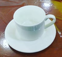 كوب كابتشينو سكري مع صحن سبلميشن